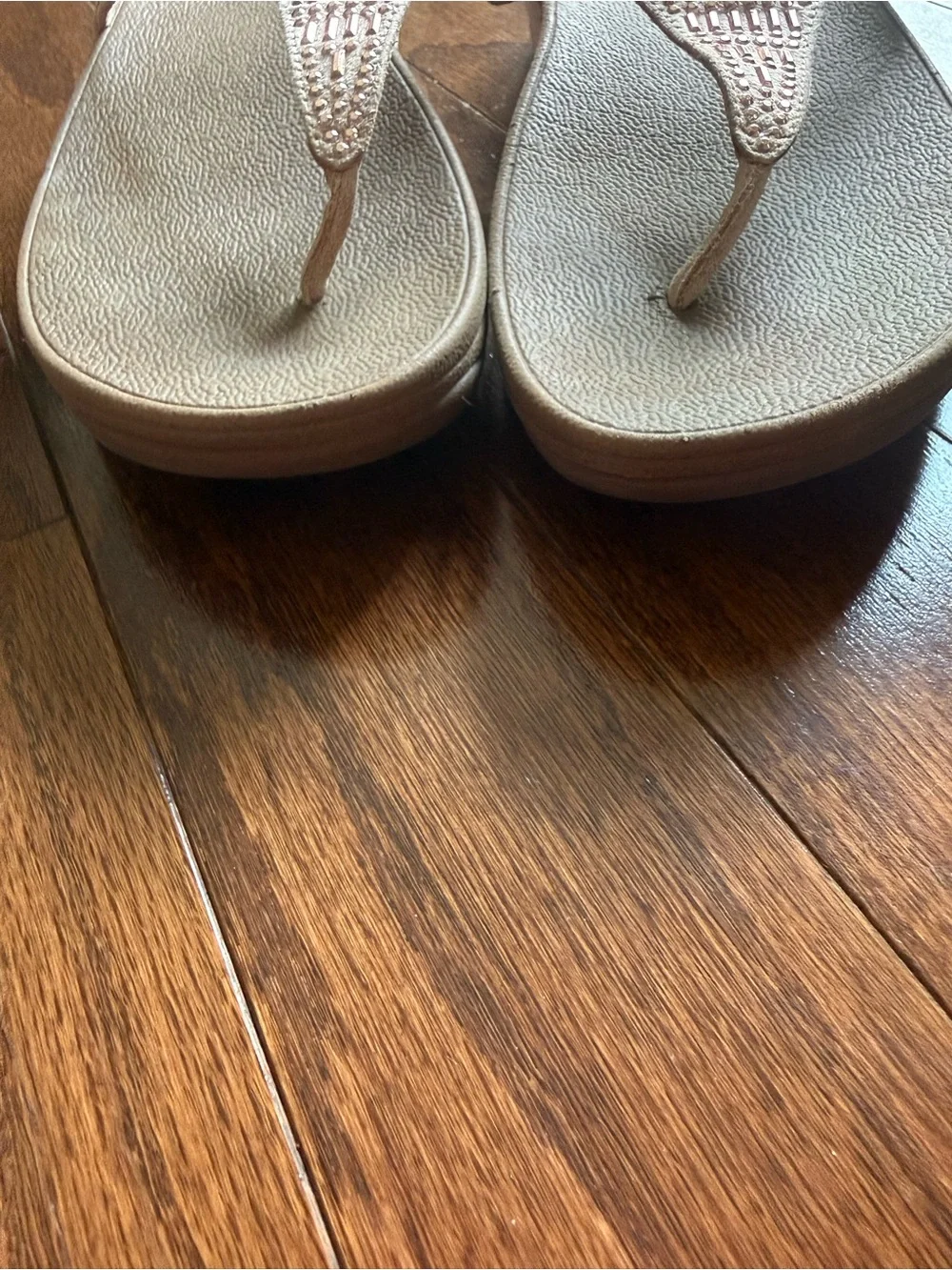 FitFlop Metallic Rose Gold Beaded Thong Sandals - Women size 9 US women’s